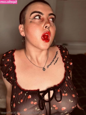 kikiwflower - New type of roleplay  For sex slaves Hole  feet and cum