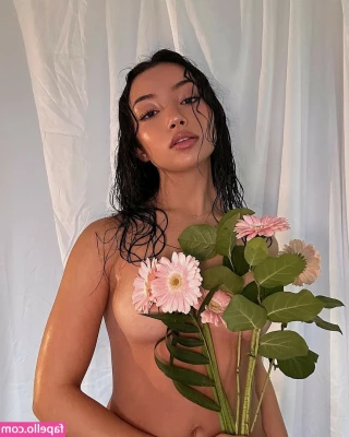 Alessya Farrugia [ alessya-farrugia ] - Pussy super phat in these UNEDITED photos  birthmark included