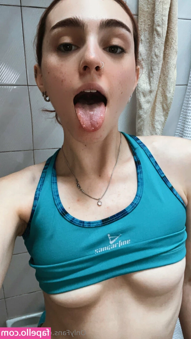 smalljuliii - Can I pass my tongue over your dick?