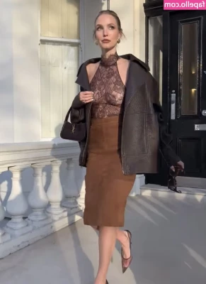 Leonie Hanne - Una pregunta    Para hacerlo  se hace de lado la ropa interior o se