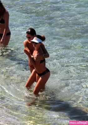 Anna Lewandowska [ anna-lewandowska ] - In honor of humpday get on your knees and worship me   cameltoeworship