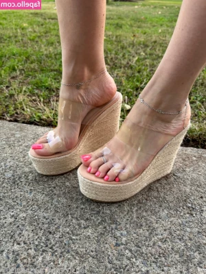 Missheels07 - Let's! Jerk off to those lovely legs🥵!