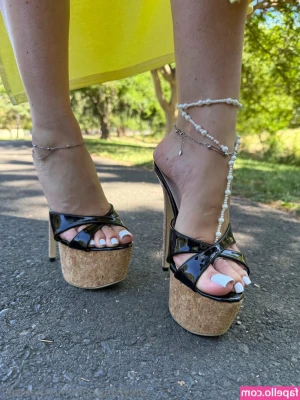 Missheels07 - I usually only do solos when they are a custom! Do you guys enjoy my