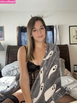browneyedbby3 - Would you like to see me on my bed with my tits out