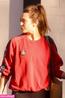 Elizabeth Olsen [ elizabeth-olsen ] - Can you handle this thickness