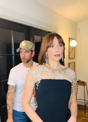 Elizabeth Olsen [ elizabeth-olsen ] - A quick round of foot and strap-on domination with @tythebifootguy