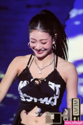 Jihyo - could use a handprint here 😌