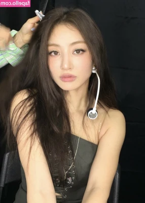 Jihyo - Just wondering what you're thinking about 😘😏😘