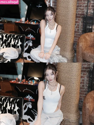 Jihyo - Answering dms today :)