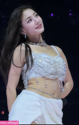 Jihyo - @your_twinkie is back! 🥵🤤🤤🤤  Let's play with our toys