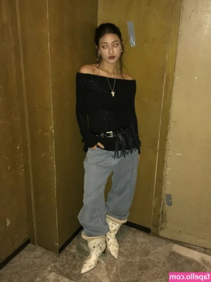 Jihyo - Naughty Elf Elouise reporting for duty 🧝‍♀️