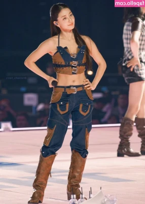 Jihyo - clown feet