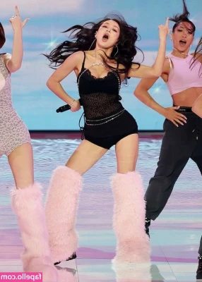 Jihyo - Fishnets and toes 🔥