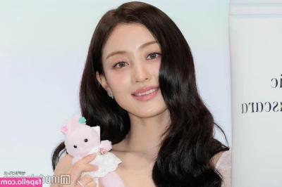 Jihyo - Stripping down after the wedding 👀