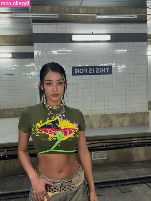 Jihyo - Photoset in Calvins