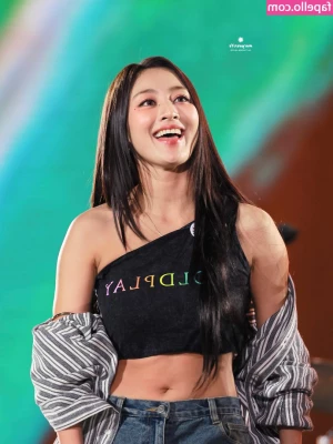 Jihyo - Did you know that you could chat with me on my VIP Onlyfans?👀 I