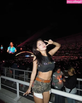 Jihyo - Boobie and booty