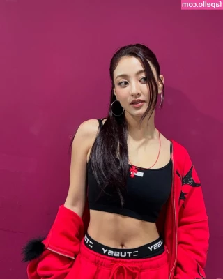 Jihyo - lazy and hot tits here🥵🌞 part 1