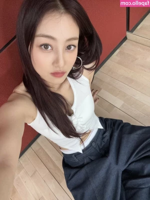 Jihyo - Svoje proste trenutke najraje preživiva takole   vroč posnetek pa part 1