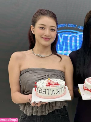 Jihyo - The weather was so nice in SF and I’m ready for getting railed in