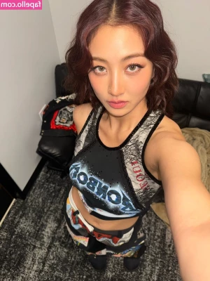 Jihyo - New set of festive red stilettos commissioned by a very lovely fan   