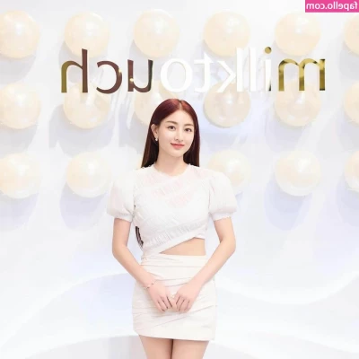 Jihyo - i want to go there🌊☀️