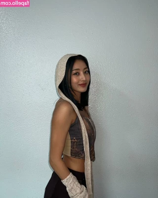 Jihyo - At my rich grandparents house 🌹