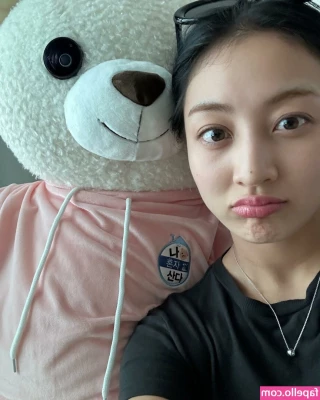 Jihyo - Who agrees that green is totally my color