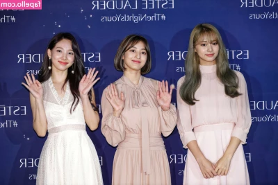 Jihyo - I know you love staring straight into my eyes 🤩