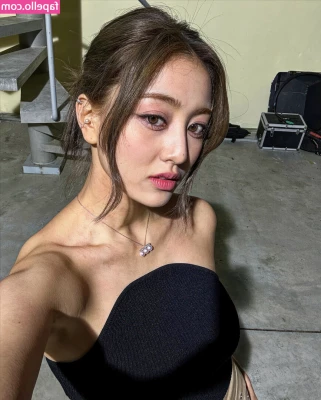 Jihyo - why do you want to see me do with this giant toy  tell me in my DMs