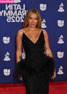 Karol G [ karol-g ] - Ecco a voi il video di sesso🐷💦💦 in questo video vengo pure