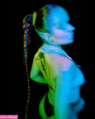 Karol G [ karol-g ] - (21-28 + Video) Baaaabes don't forgot to watch the video ;) And see