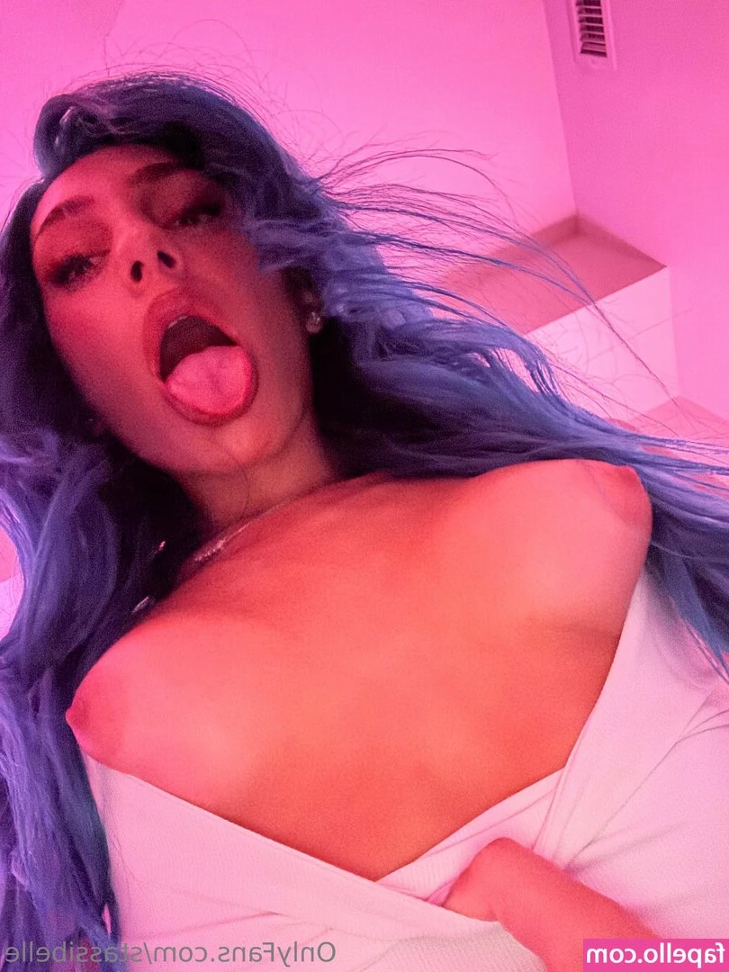 stassibelle [ stassibelle-1 ] - Pre yoga selfies