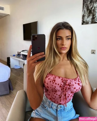 Zara McDermott [ zara-mcdermott ] - It is Whack-It Wednesday and hump day! Cumming to your DMs later