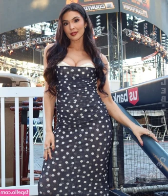 Cathy Kelley [ cathy-kelley ] - Happy early TGIF baby!