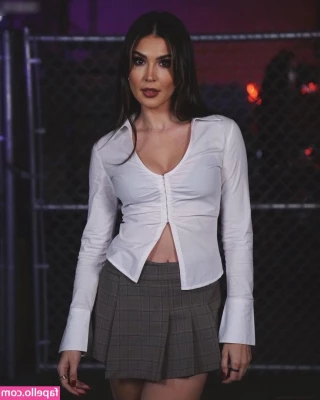Cathy Kelley [ cathy-kelley ] - Cum shower with me