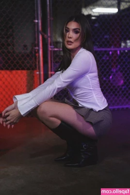 Cathy Kelley [ cathy-kelley ] - How does my booty look in this new skirt