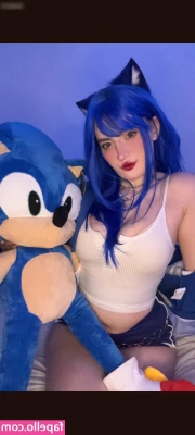 Jooyce.Chan [ jooyce-chan ] - Do you guys think my business suit is sexy? UwU 💙