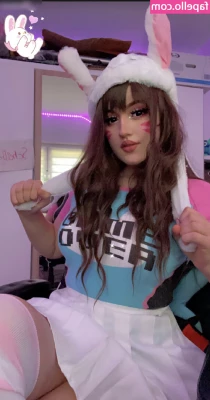 Jooyce.Chan [ jooyce-chan ] - Nude pantyhose with candy toes what are you waiting for    