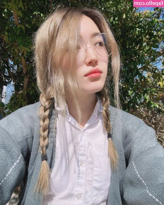 Yoojin - 𝘵𝘩𝘦 𝘣𝘢𝘤𝘬 