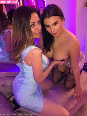 Ree Petra [ ree-petra ] - Love fucking her fat ass