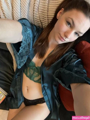  [ nomi-teee ] - where are you sticking your tongue in first? 🤤