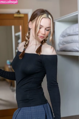  [ nomi-teee ] - So flexible😍🥵