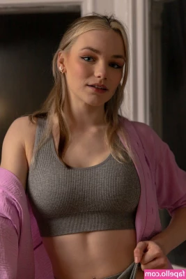  [ nomi-teee ] - DM me for custom content with this toy
