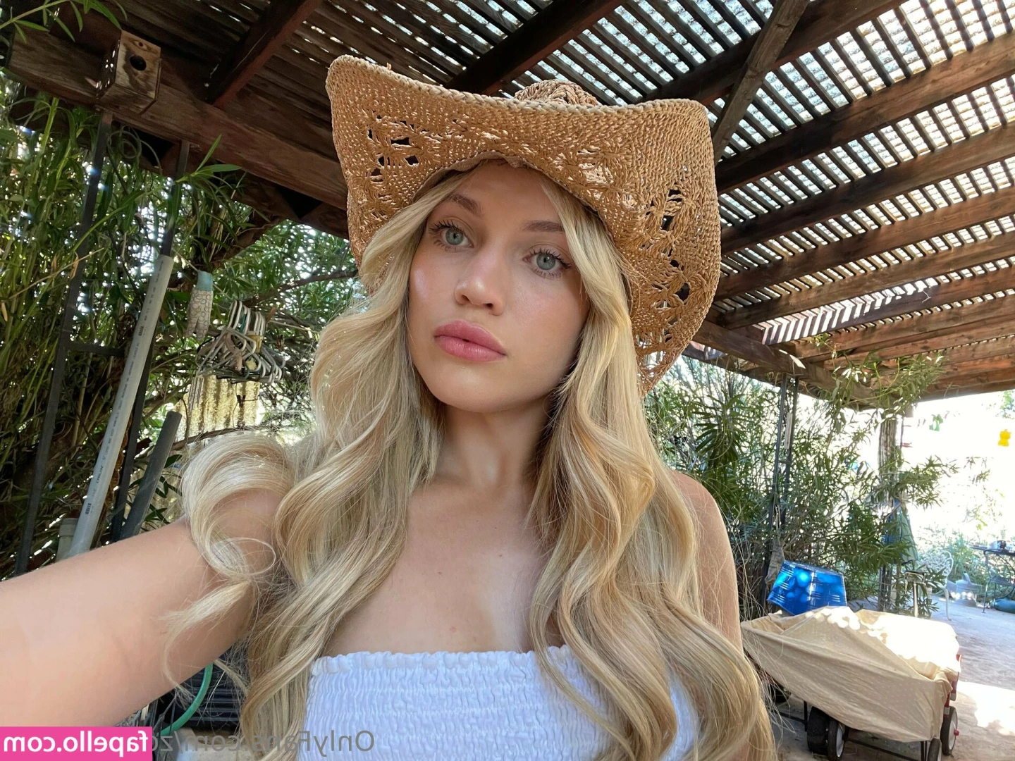 zoeysasiren - Boob massage
