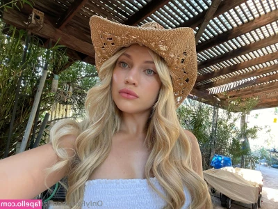 zoeysasiren - Boob massage