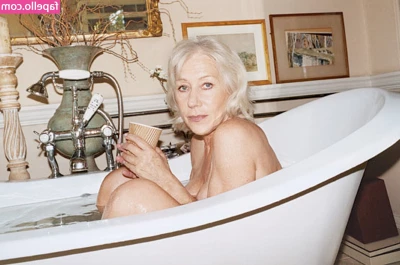 Helen Mirren [ helen-mirren ] - Sweet little miniskirt ;)