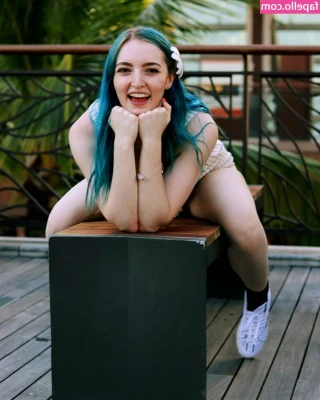 Littlesiha - Work booty 👩🏼‍💼💼