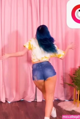 Littlesiha - All ass🍑🍑👅👅 Swipe