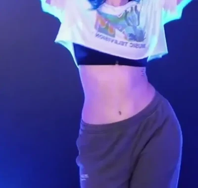 Littlesiha - Leave a tip if this made your dick twitch 🥰🤤